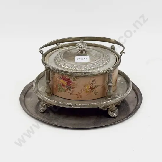 Ceramic/S/P Lidded Dish with Footed Tray to Base