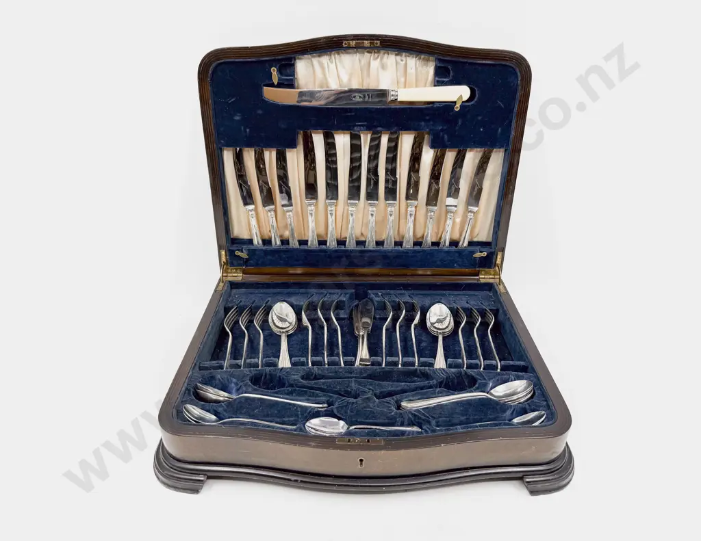 Canteen of Cutlery Image 1++