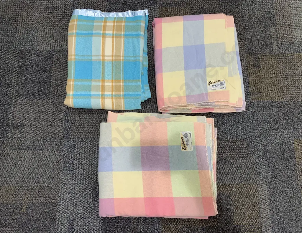 Pair of Onehunga Woollen Blankets with Single Onehunga Woollen Blanket Image 1++