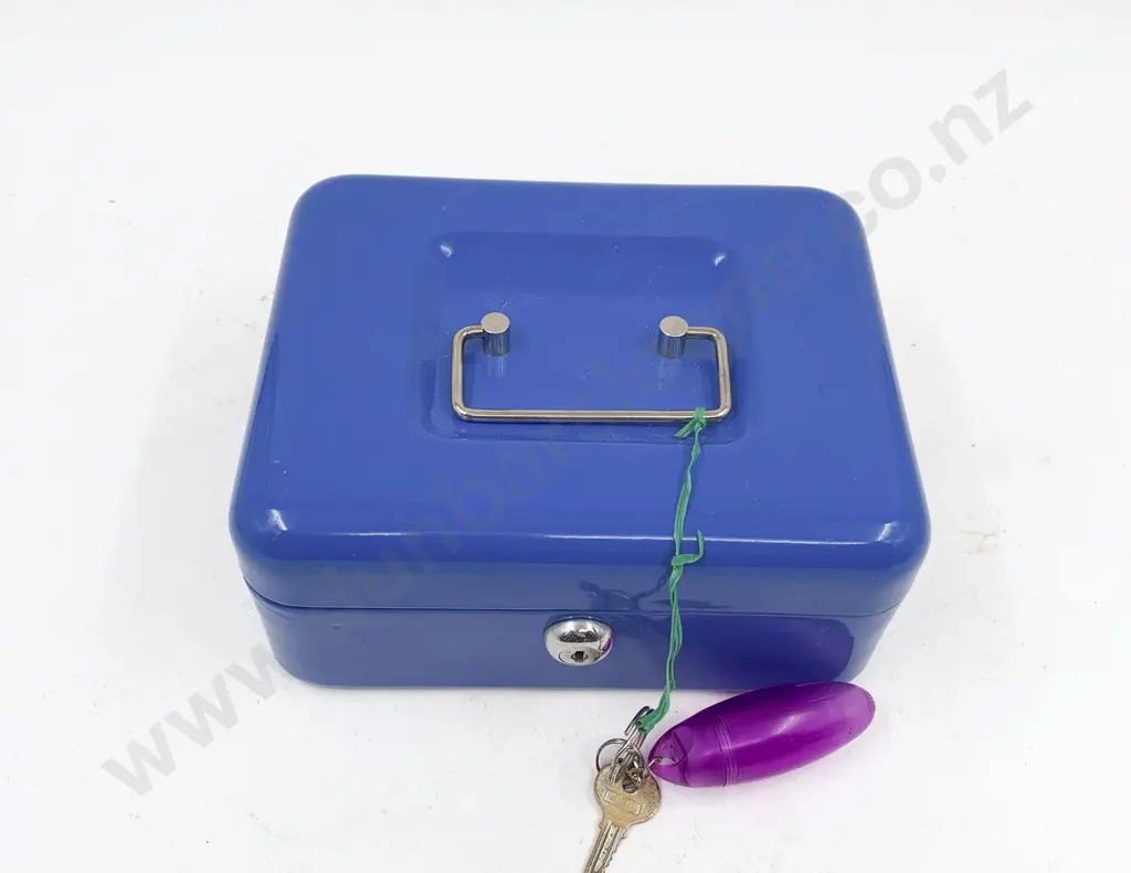 Cash Box with Key Image 1++