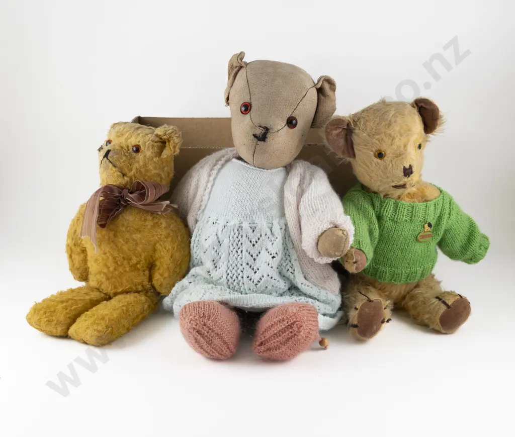 Three Vintage Pedigree Teddy Bears Image 1++