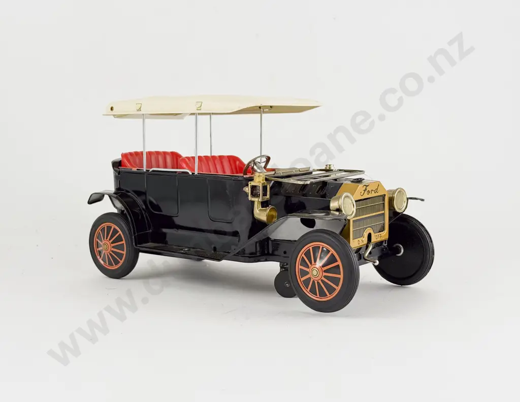 Circle Mark Made in Japan Tinplate Ford Vintage Car and Three Reference Books Image 1++