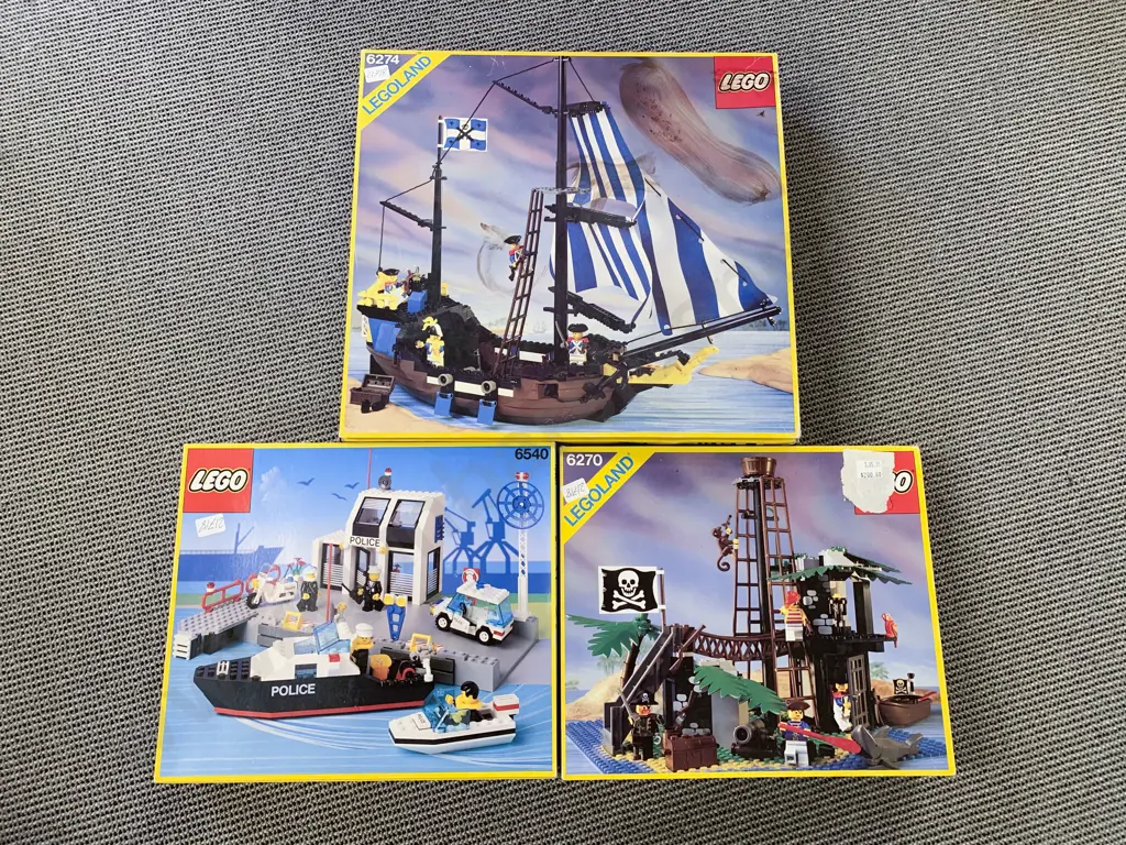 Three Vintage Boxed Legos Image 1++