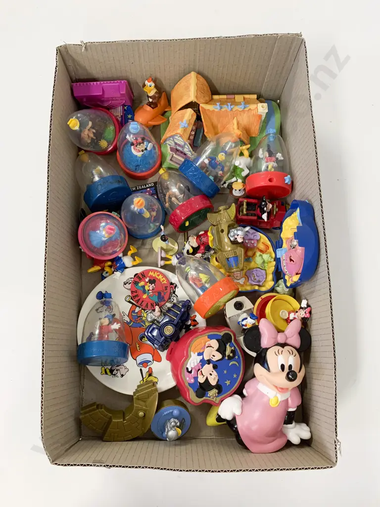 Assorted Disney Little Collectables with Polly Pocket Type Figures etc Image 1++