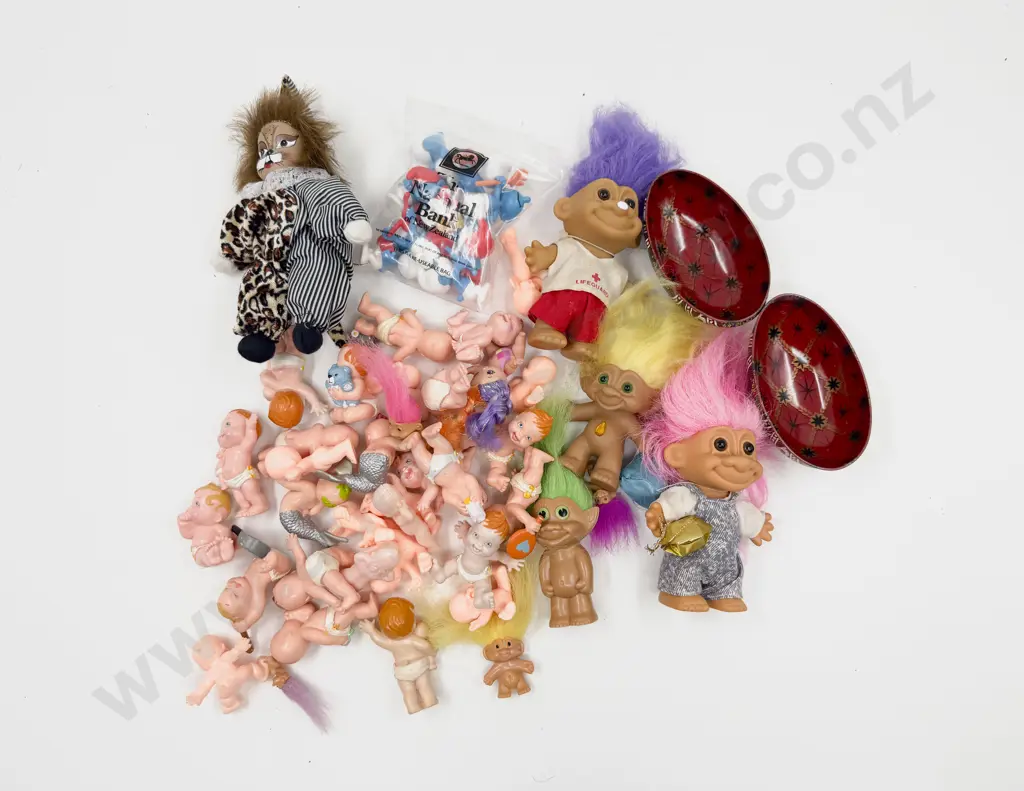 Qty of Novelty Tiny Babies and Trolls/Smurfs Image 1++