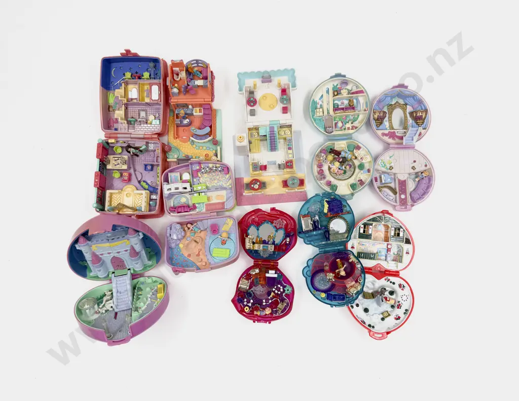 Collection of Polly Pockets Image 1++