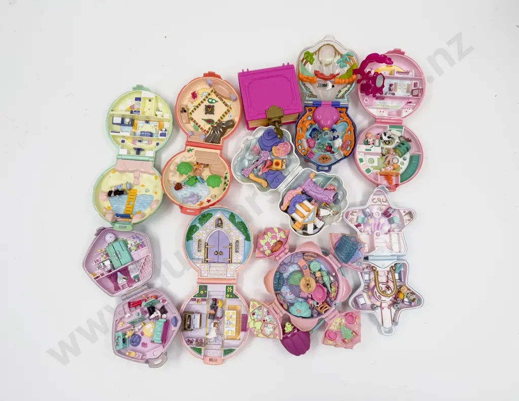 Collection of Polly Pockets Image 1++
