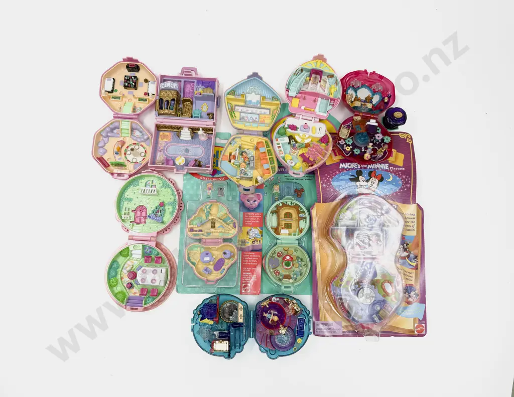 Collection of Polly Pockets Image 1++