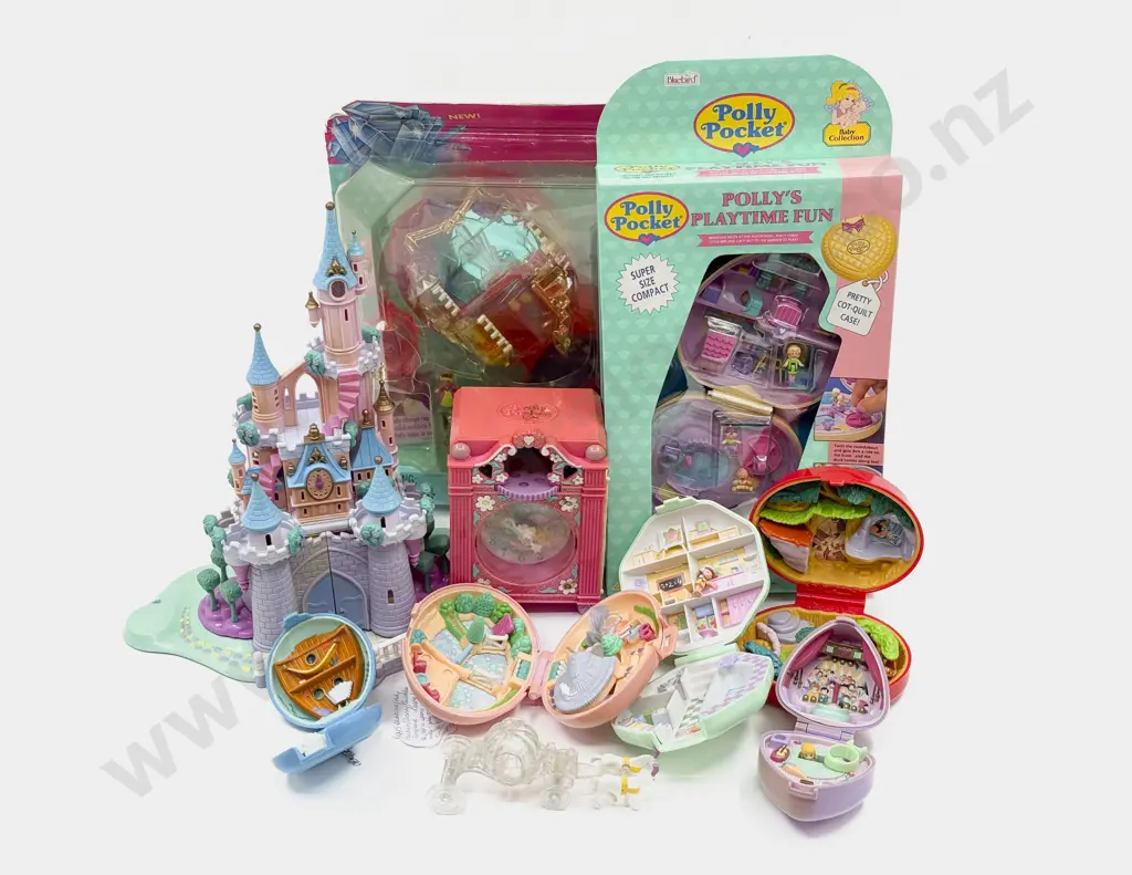 Collection of Polly Pockets Image 1++