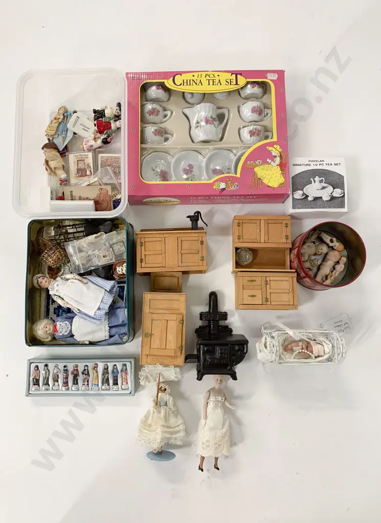 Various Dolls House Dolls with Miniatures etc Image 1++