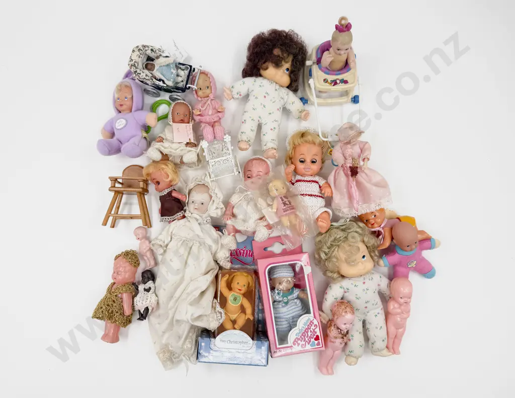 Assorted Novelty and Collectable Small Dolls Image 1++
