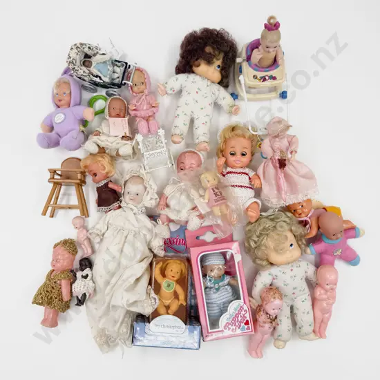 Assorted Novelty and Collectable Small Dolls