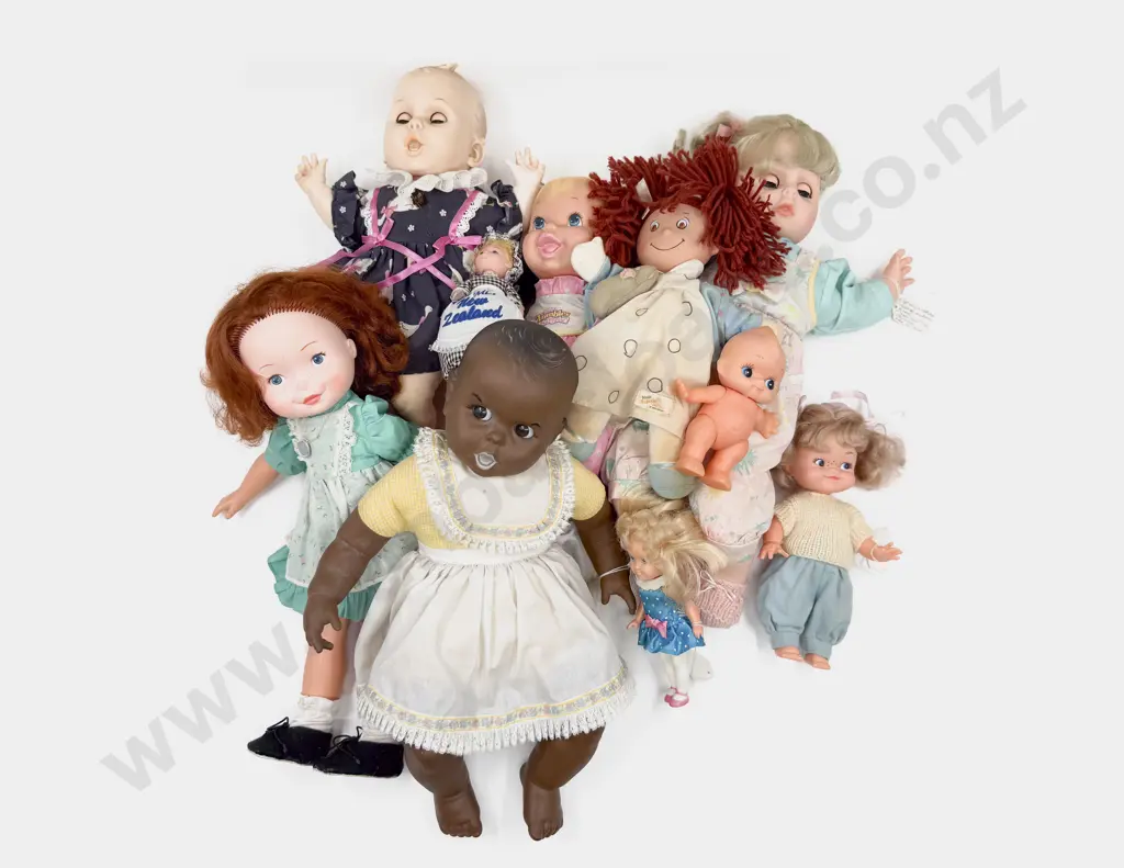 Collectable Modern Vinyl Play Dolls Image 1++