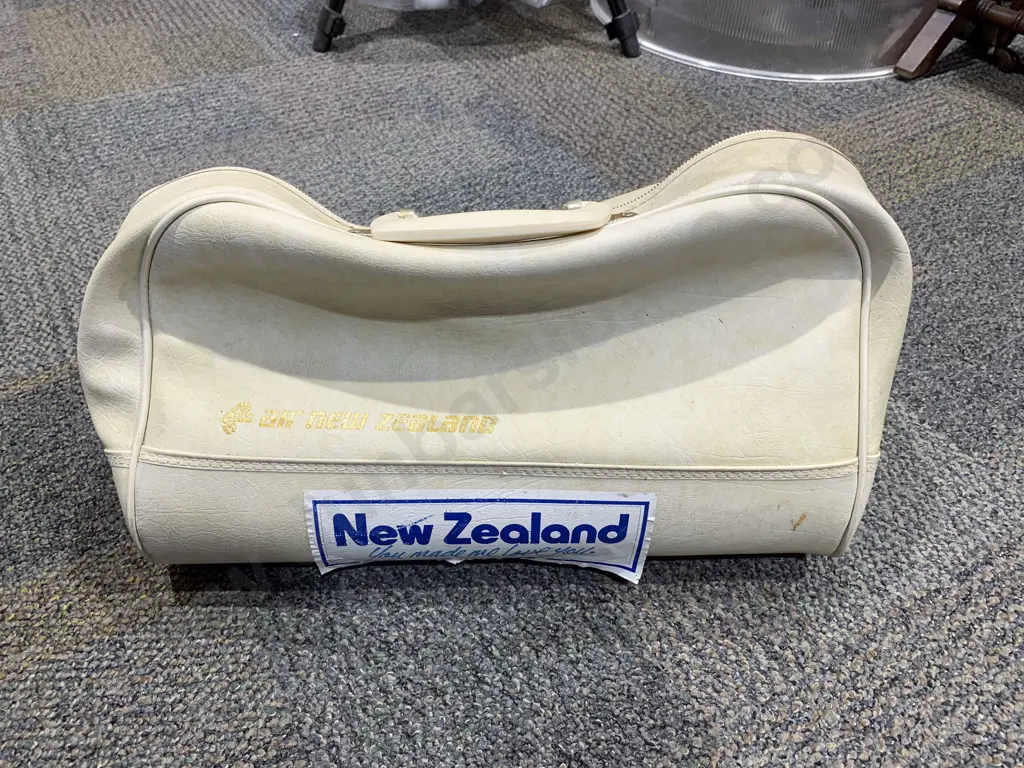 Vintage Air New Zealand Travel Bag Image 1++