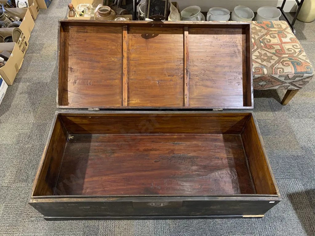 Large Rectangular Chinese Black Lacquered Trunk On Stand Image 1++