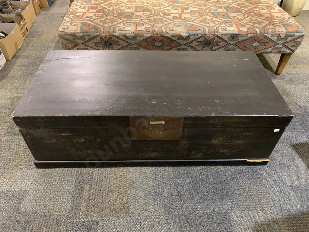 Large Rectangular Chinese Black Lacquered Trunk On Stand Image 1++