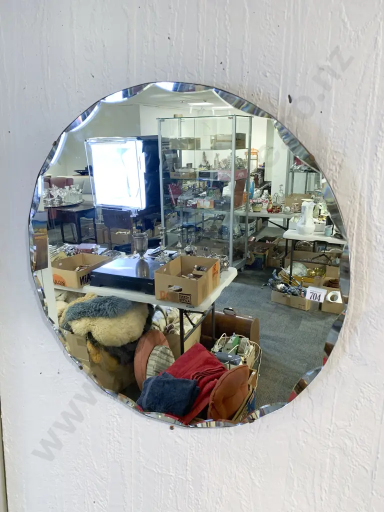 Circular Bevell Edged Wall Mirror Image 1++