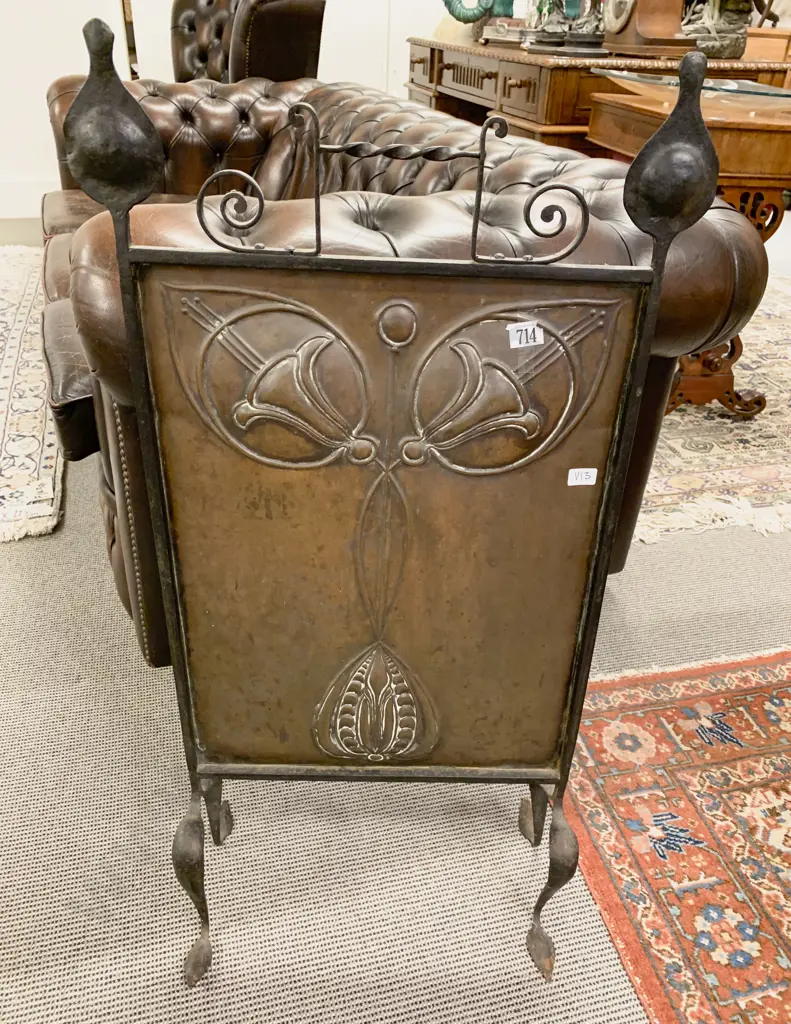 An Attractive Arts & Crafts Wrought Metal & Brass Fire Screen Image 1++