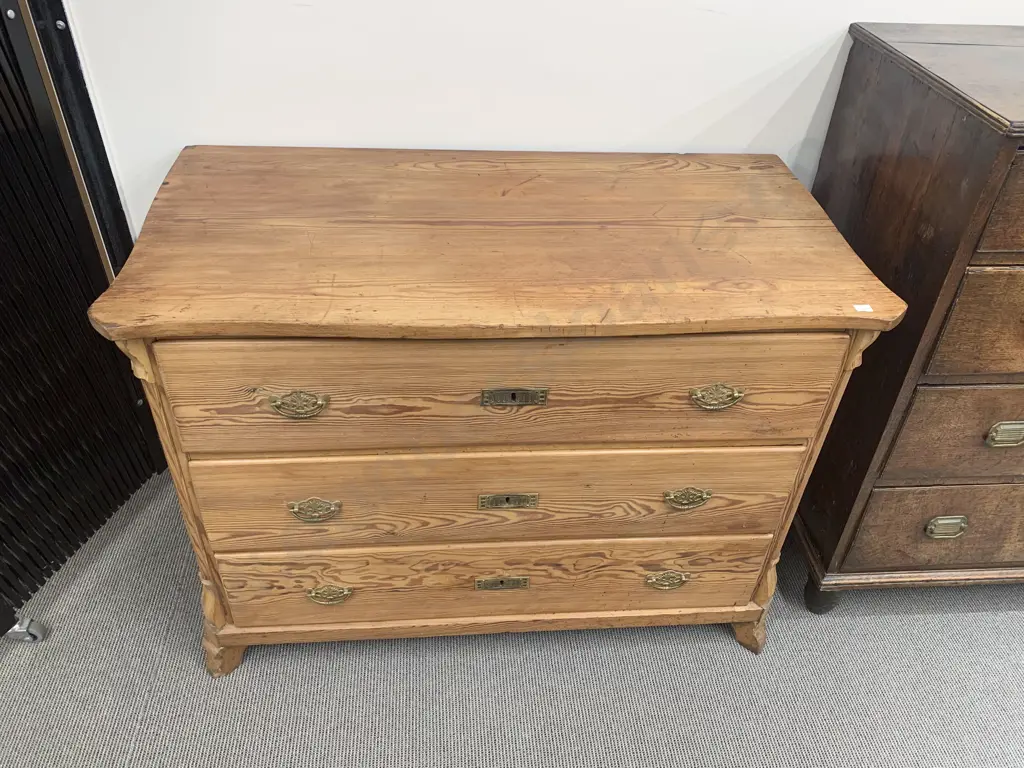 C19th Baltic Pine Three Drawer Chest Image 1++
