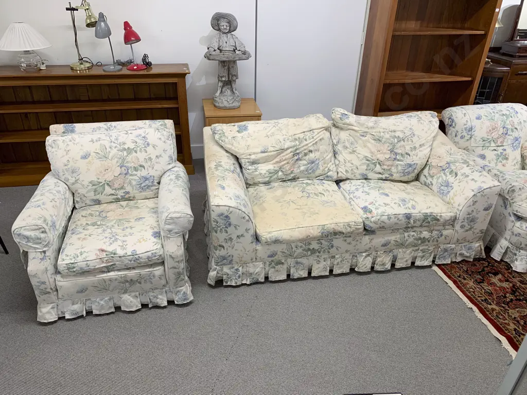 Floral Upholstered Lounge Suite Image 1++