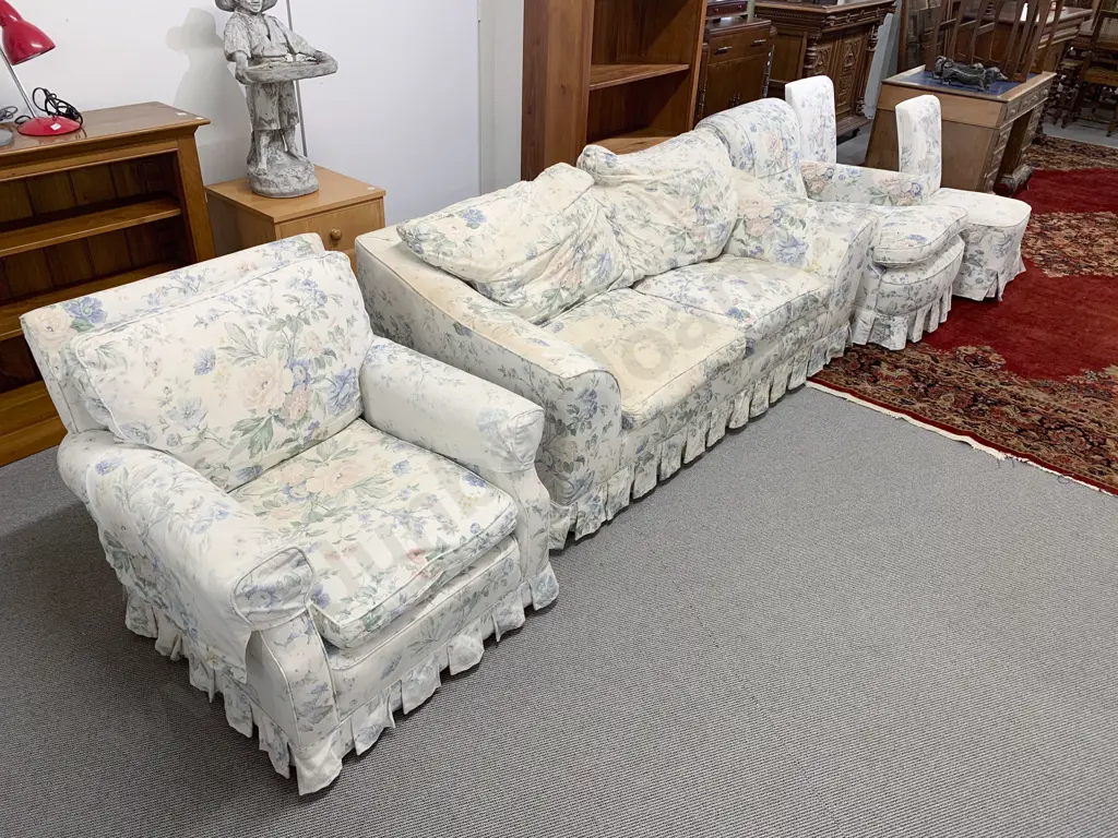 Floral Upholstered Lounge Suite Image 1++
