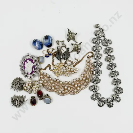 Collection of Assorted Costume Jewellery