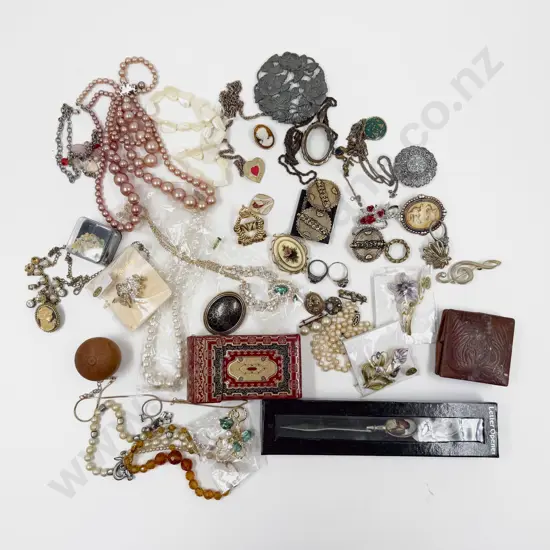 Collection of Assorted Costume Jewellery