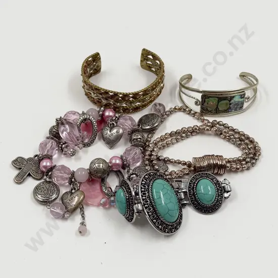 Collection of Assorted Costume Jewellery