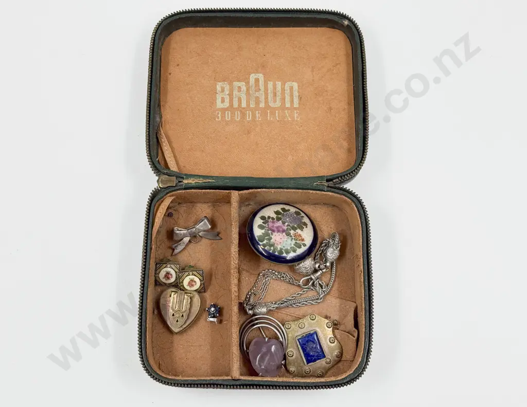 Collection of Assorted Vintage Jewellery Image 1++