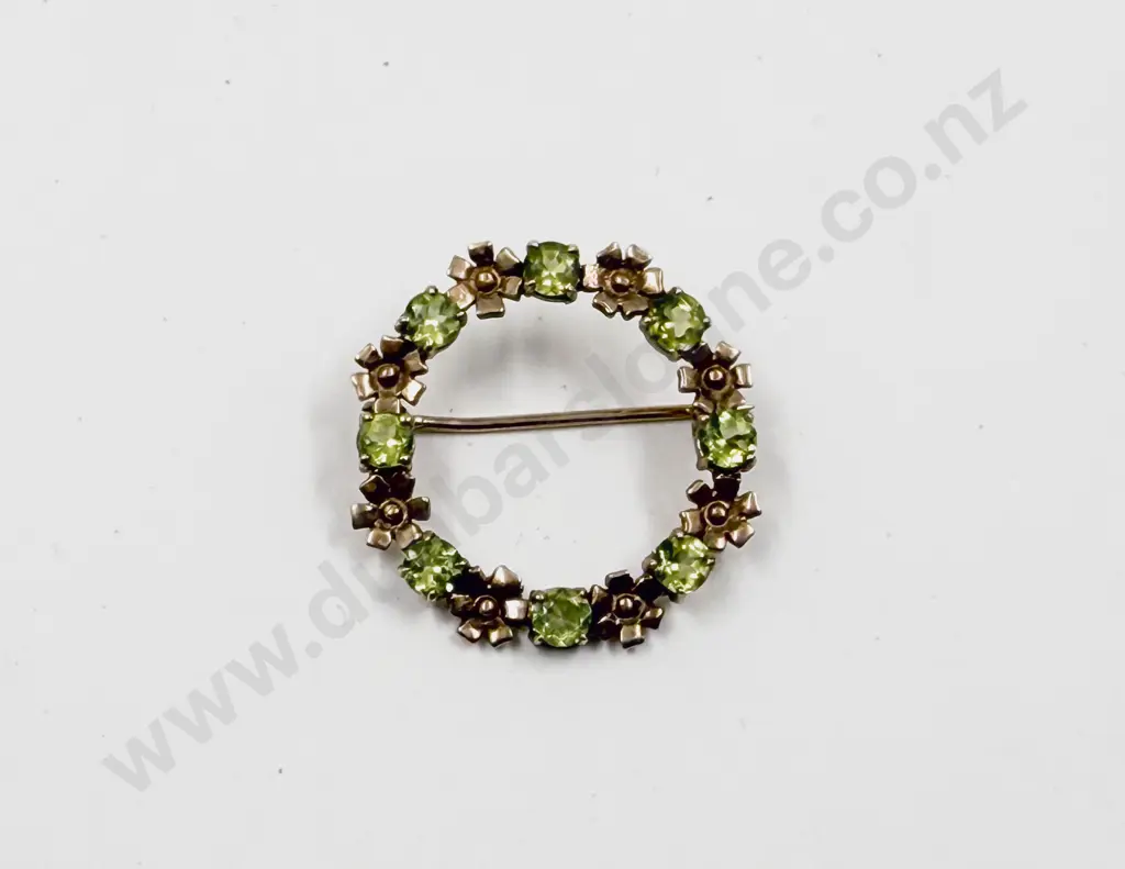 Victorian 9ct Eight Stone Peridot Circular Brooch Image 1++