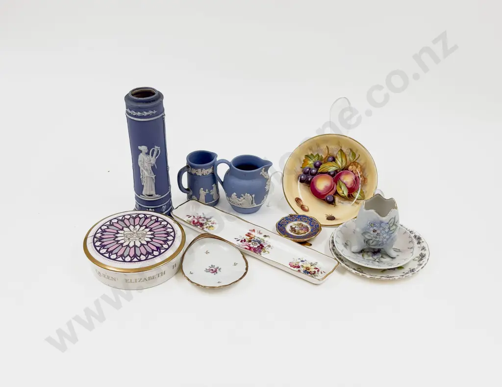 Quantity of Fancy China and Jasper Ware Image 1++