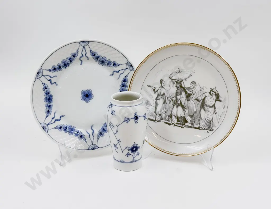 B&G Vase and Two Plates Image 1++