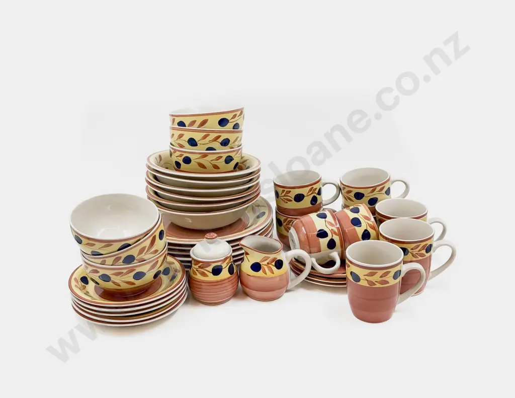 Quantity of Modern Kitchen Crockery Image 1++