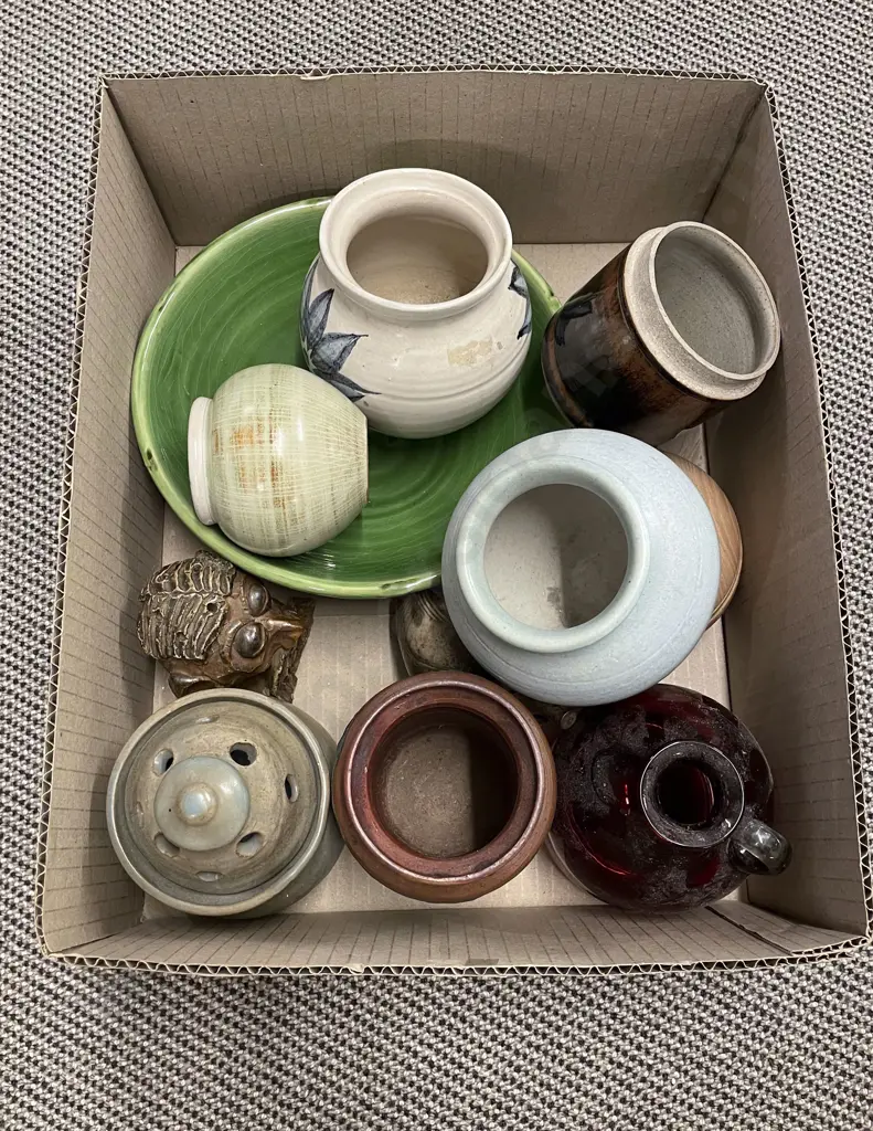 Quantity of Assorted Pottery incl Tony Sly Bowl & Two Pieces of Hanmer Pottery Image 1++