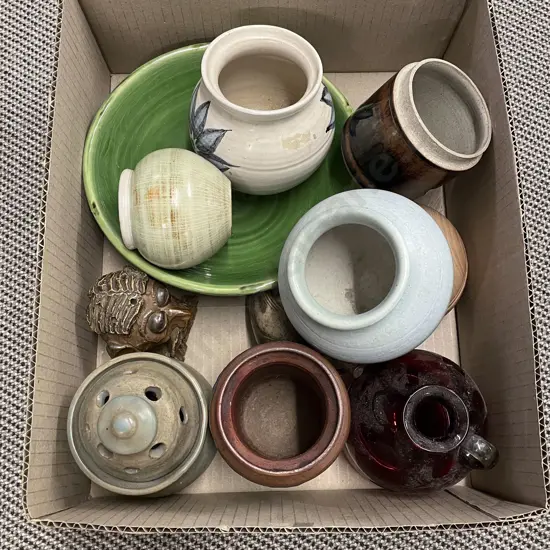 Quantity of Assorted Pottery incl Tony Sly Bowl & Two Pieces of Hanmer Pottery