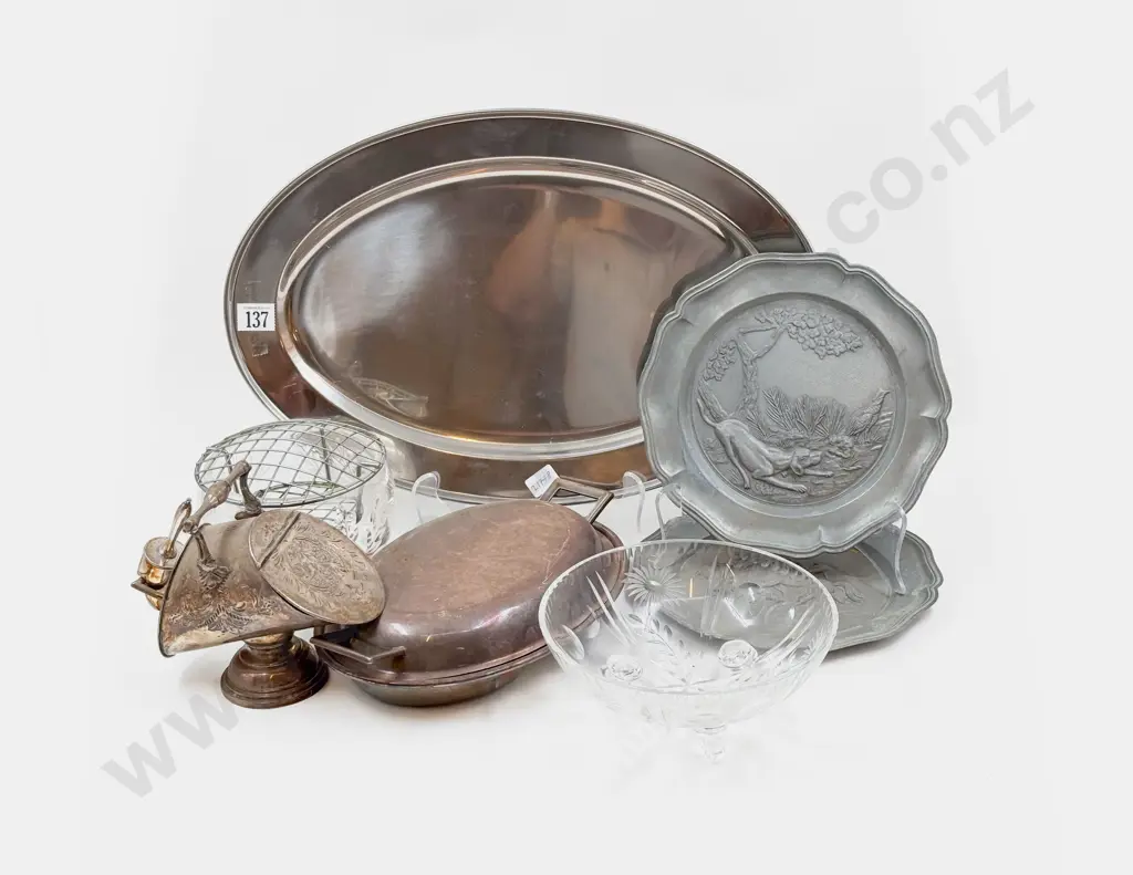 Quantity of Assorted S/P Crystal & Pewter Image 1++