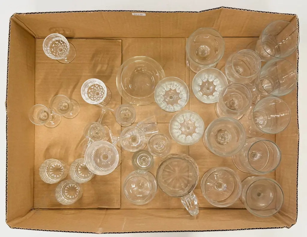 Box of Assorted Crystal & Glassware Image 1++
