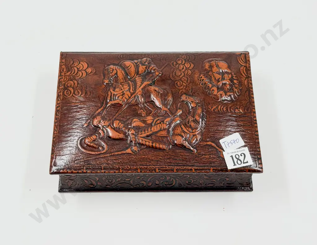 Quantity of Assorted Cigars in Cigar Box Image 1++