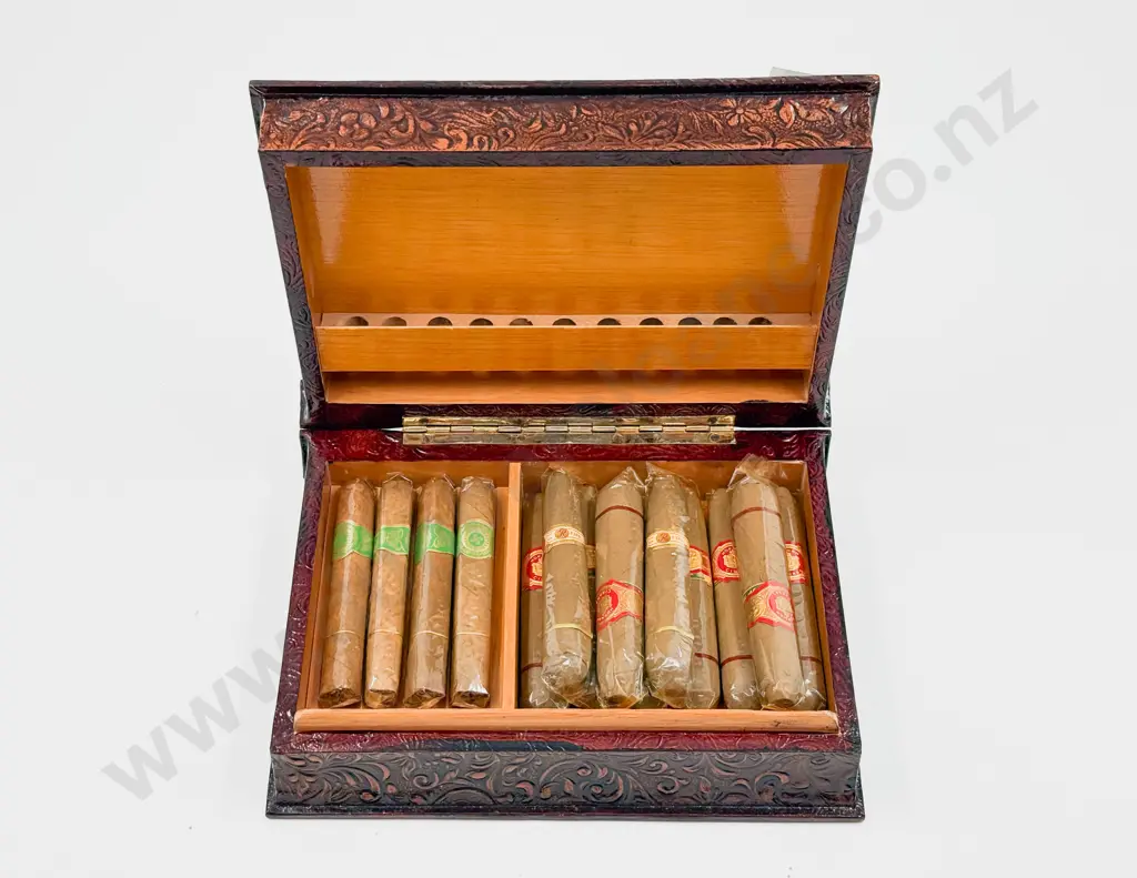 Quantity of Assorted Cigars in Cigar Box Image 1++
