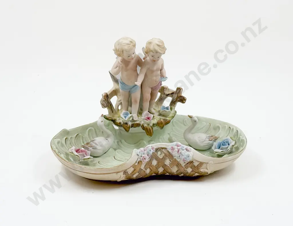 Porcelain Figural Vase/Dish Image 1++