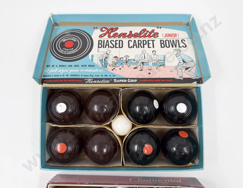 Henselite Junior Carpet Bowl Set together with Assorted Vintage Keys and Locks Image 1++