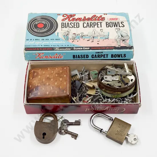 Henselite Junior Carpet Bowl Set together with Assorted Vintage Keys and Locks