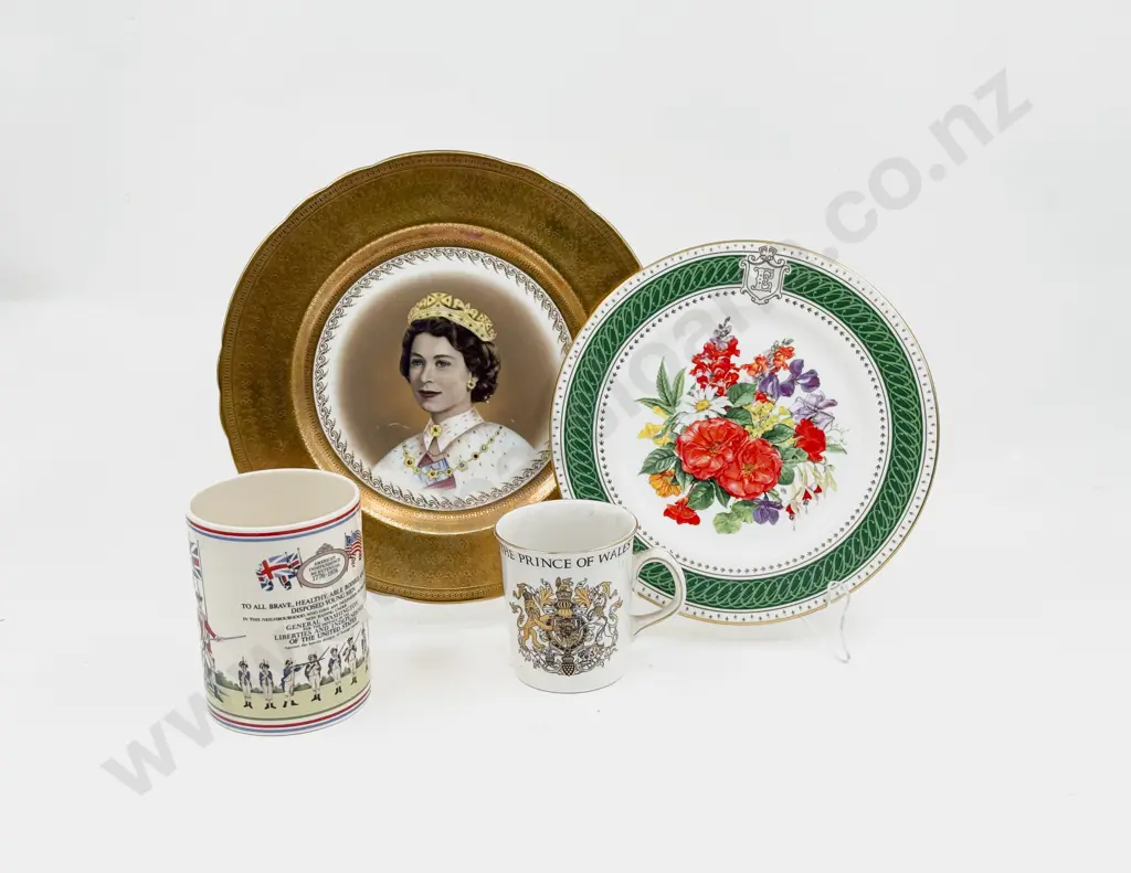 Aynsley QEII Coronation Plate Image 1++