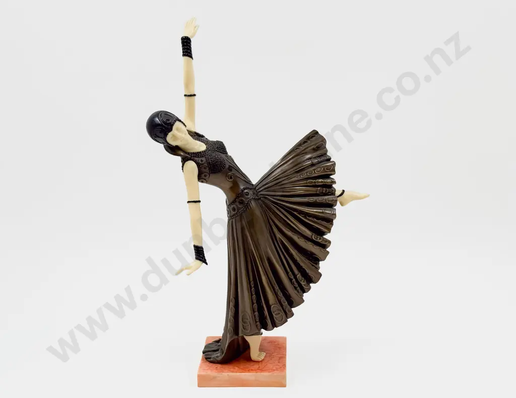 Art Deco Style Figure (faults) Image 1++