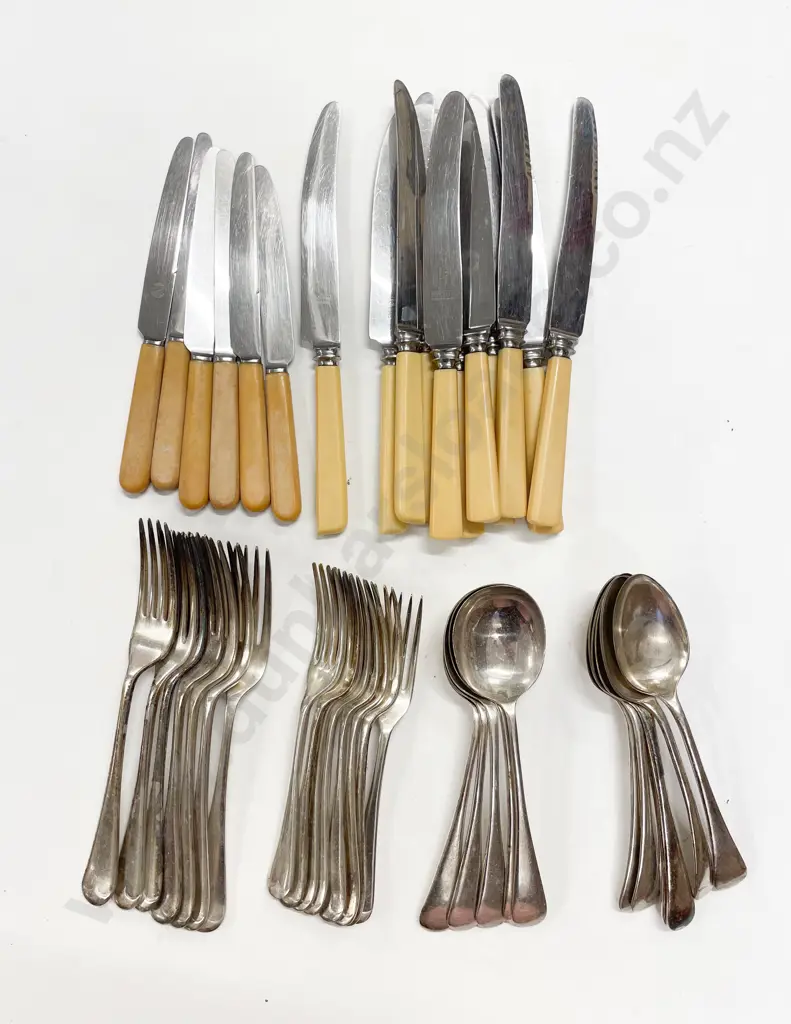 Box of Assorted Cutlery Image 1++