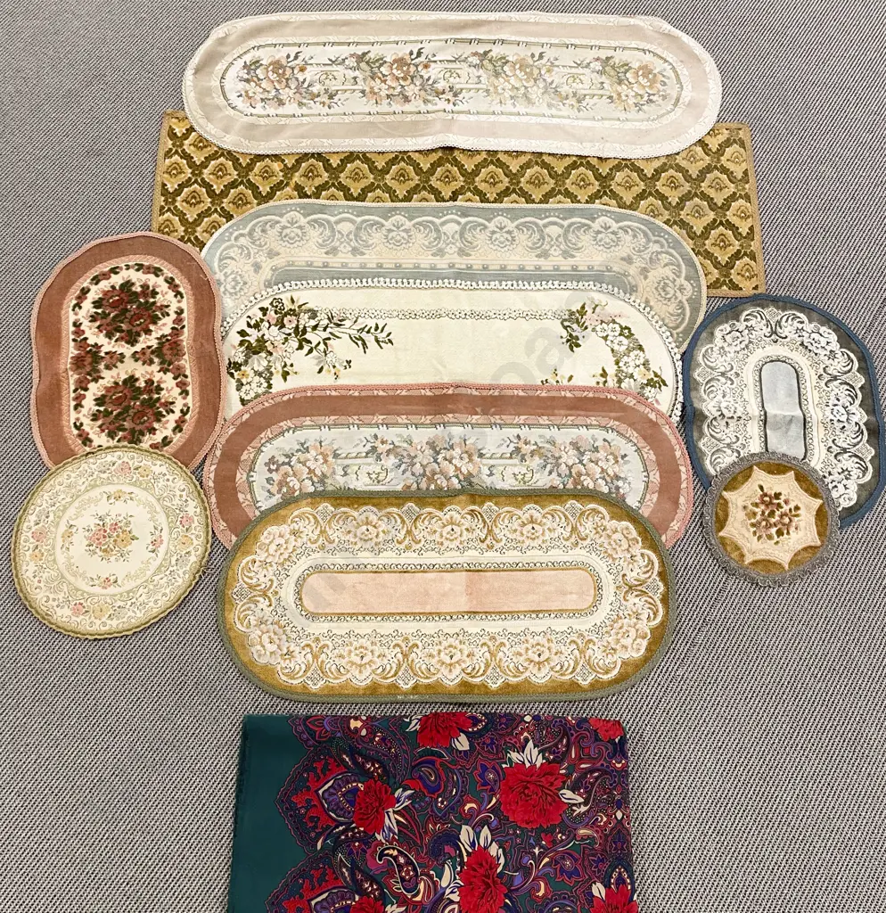 Quantity of Assorted Decorative Table Mats etc Image 1++