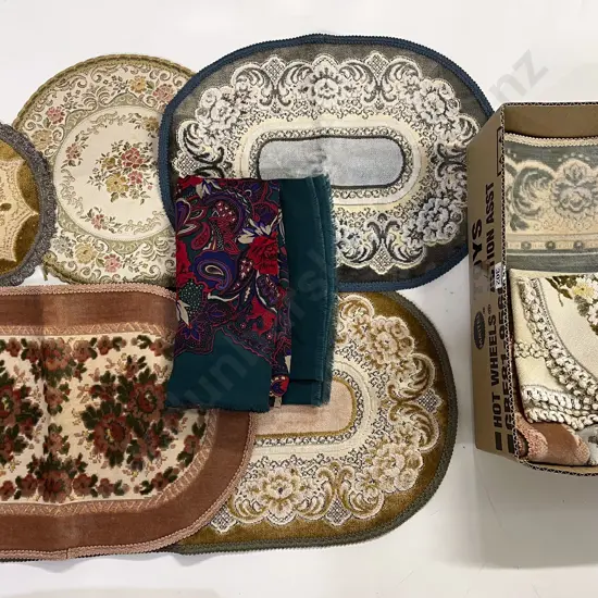 Quantity of Assorted Decorative Table Mats etc