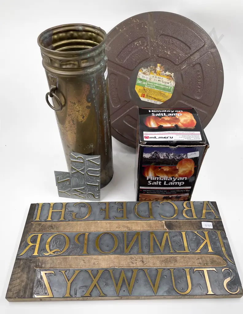 Quantity of Assorted Decorative Homewares Image 1++