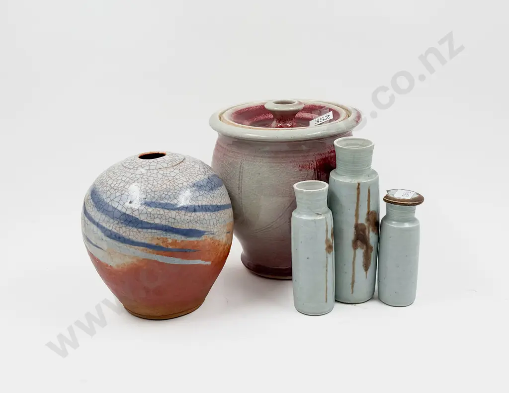 Five Pieces of Assorted NZ Pottery Image 1++