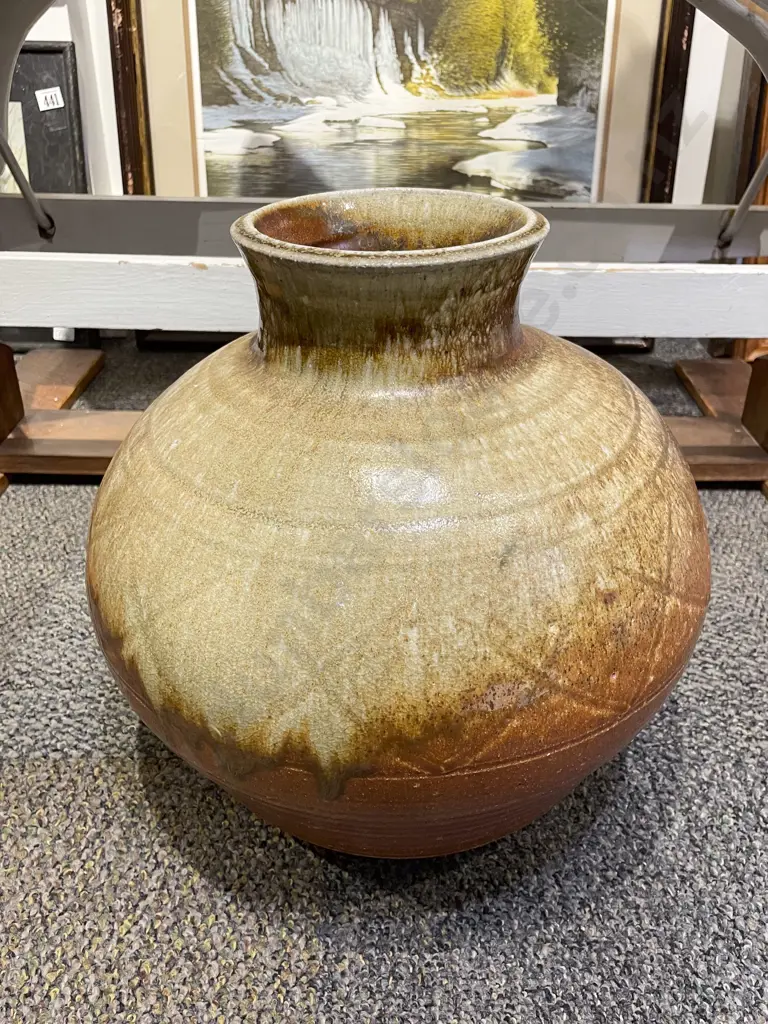 NZ Pottery Floor Vase Image 1++